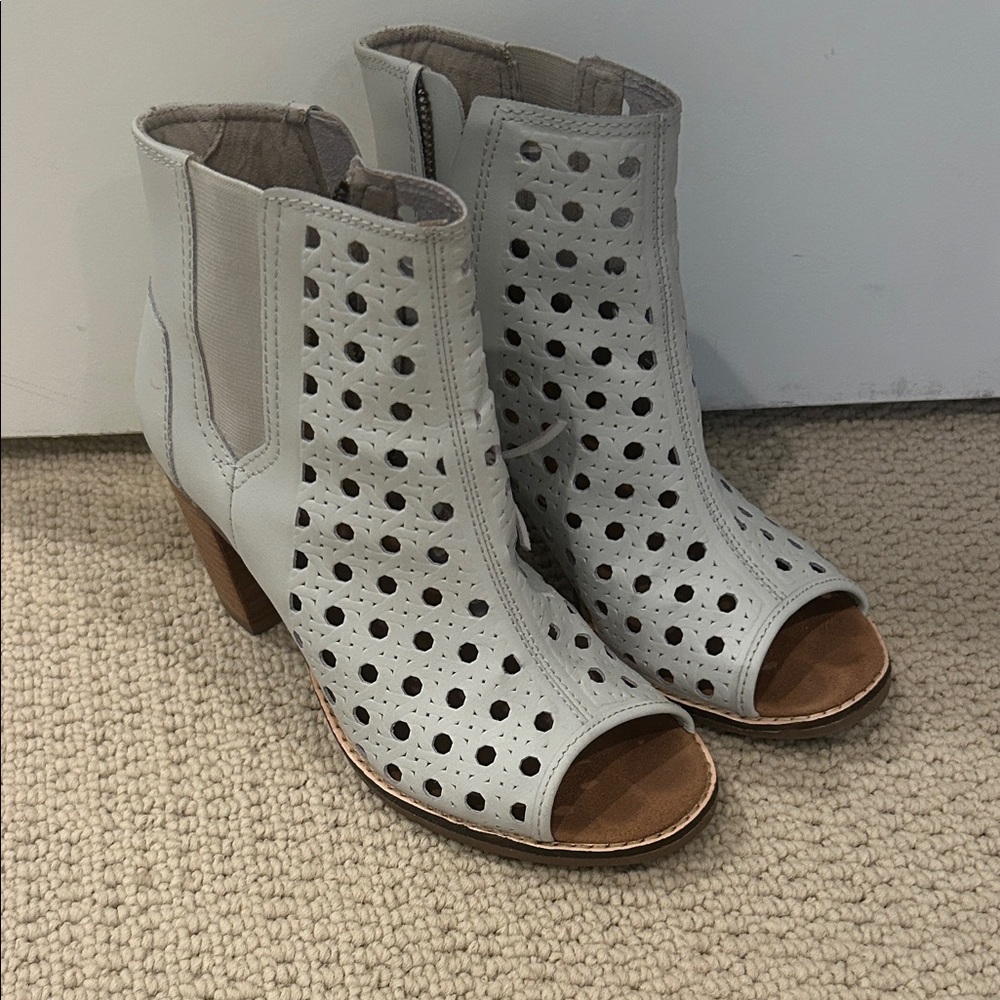 Toms Light Gray Perforated Heeled Boots